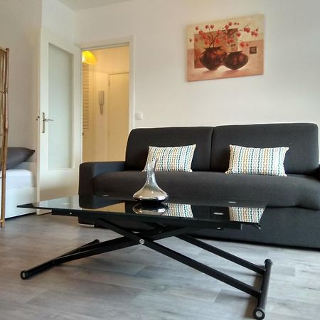 Budget Apart With Balcony And Great View Saint-Denis  Eksteriør bilde