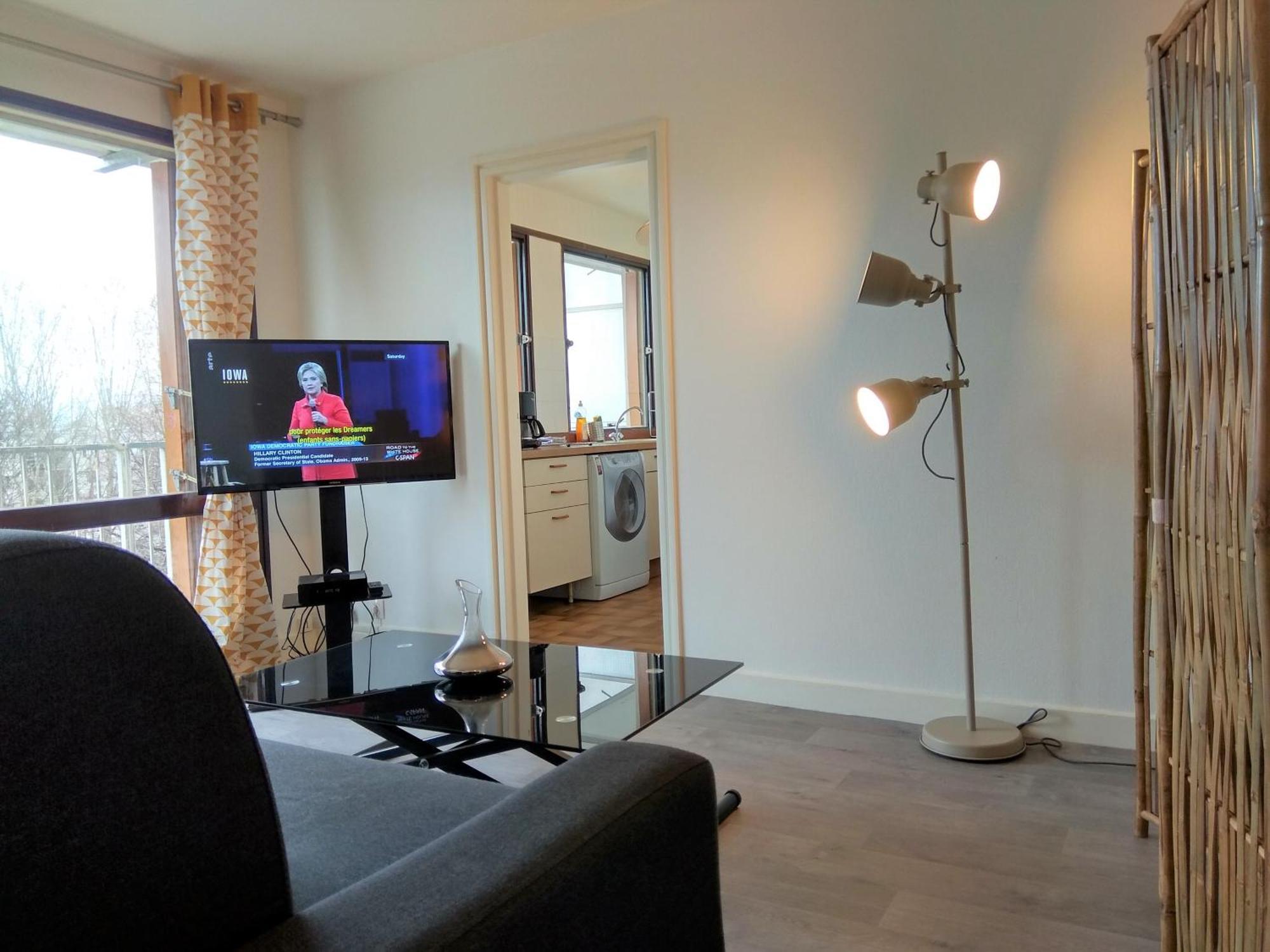 Budget Apart With Balcony And Great View Saint-Denis  Eksteriør bilde