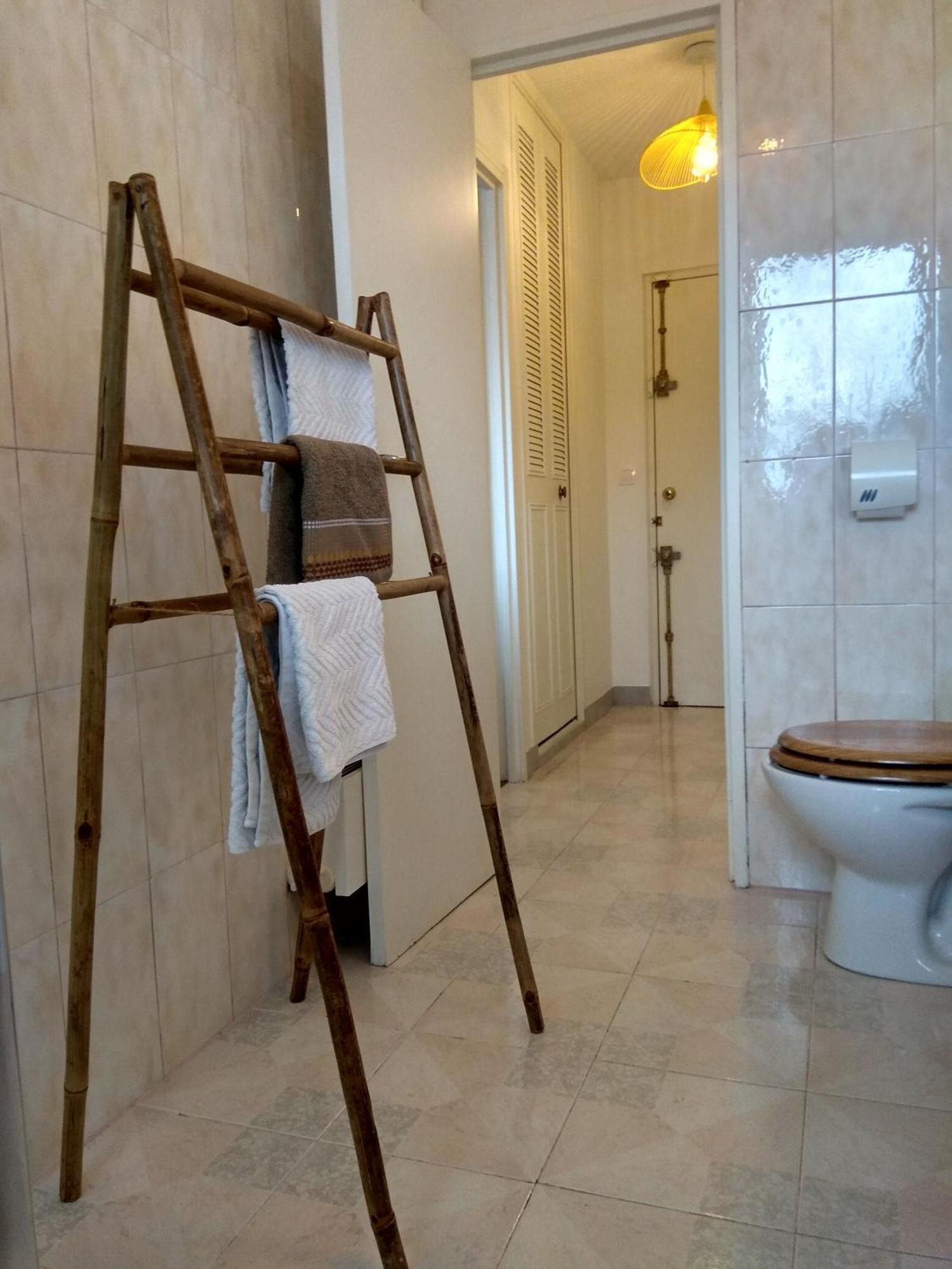 Budget Apart With Balcony And Great View Saint-Denis  Eksteriør bilde